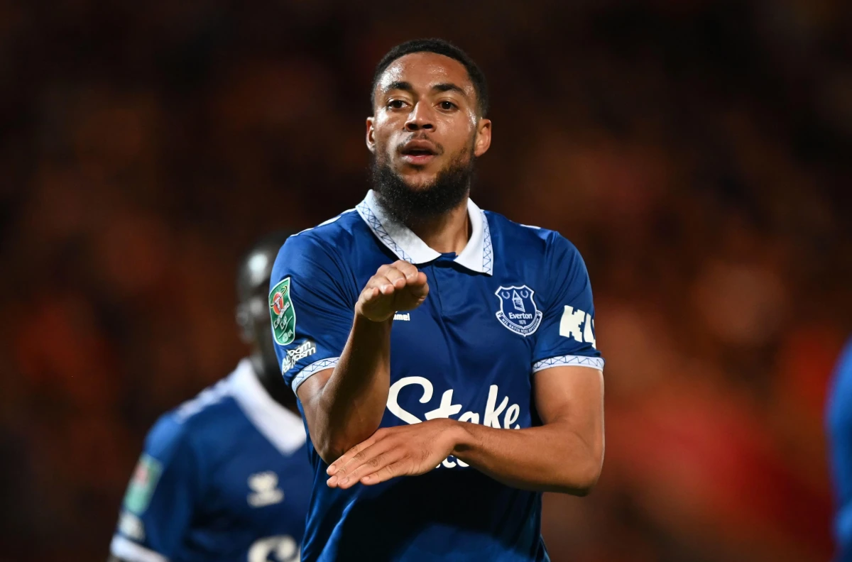 Everton striker Beto celebrates his winning goal in front of the Doncaster fans during the Carabao Cup - Aug 2023