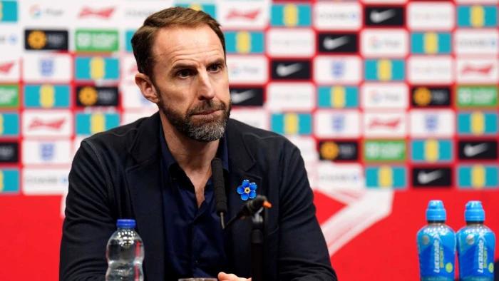 Gary Neville and Roy Keane back Gareth Southgate for Man Utd's managerial role