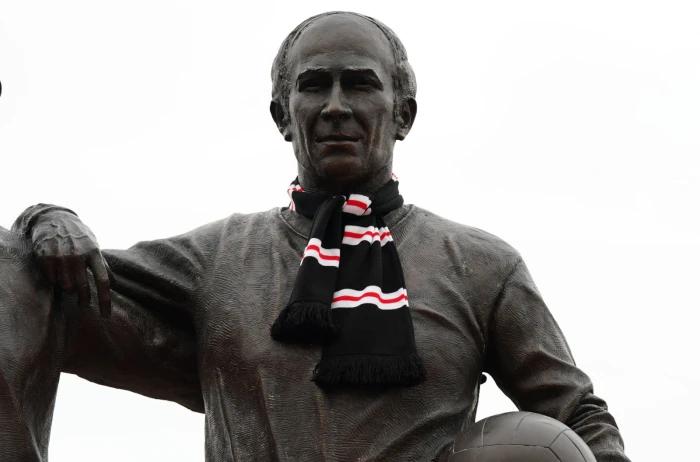 Sir Alex Ferguson pays sincere tribute to 'tower of strength' Sir Bobby Charlton