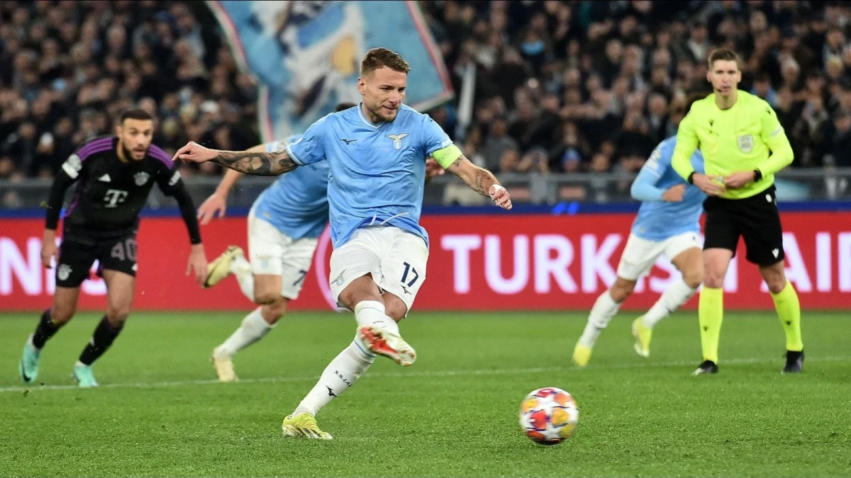 Ciro Immobile of SS Lazio scores