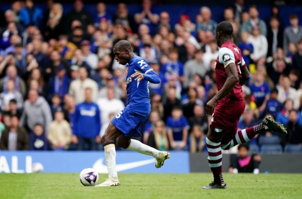 Nicolas Jackson scores Chelsea's fifth goal against West Ham