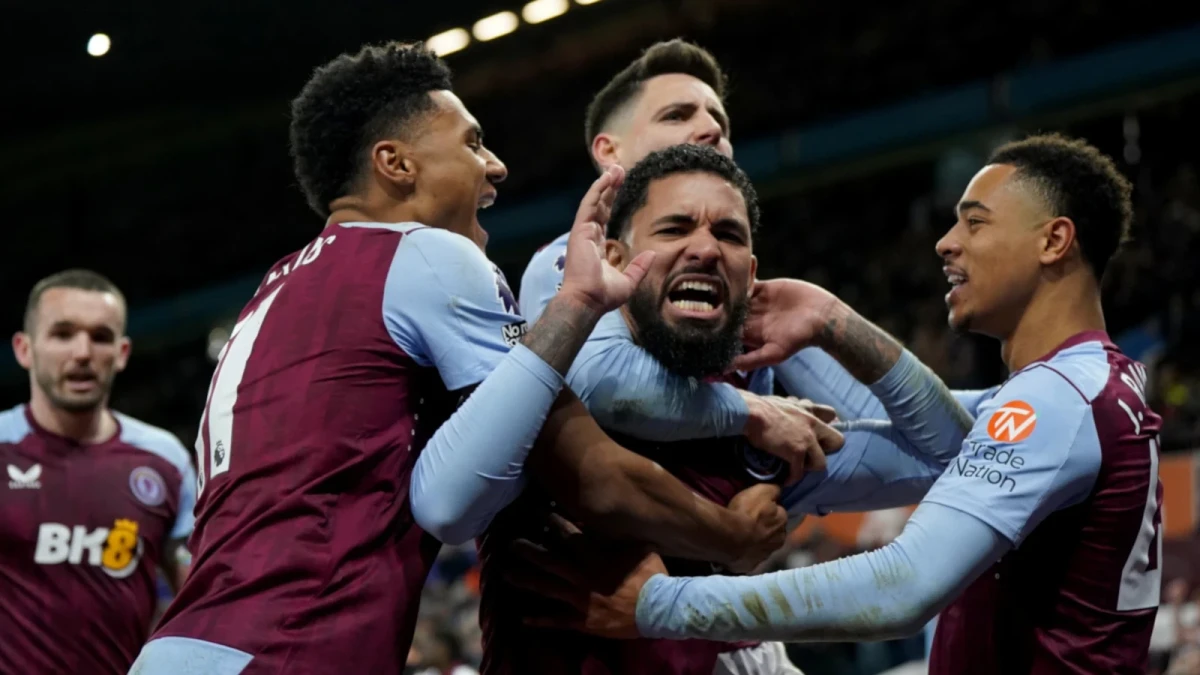 Douglas Luiz celebration