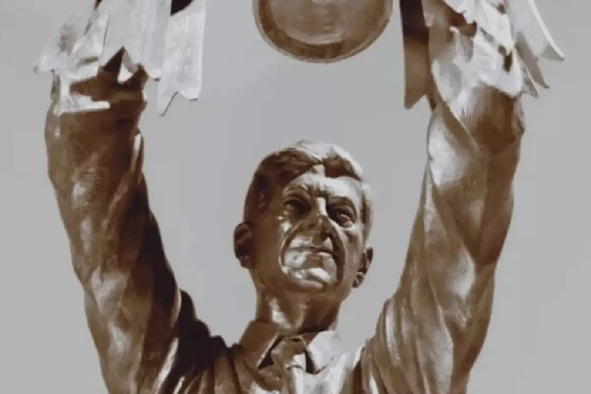 Arsene Wenger statue