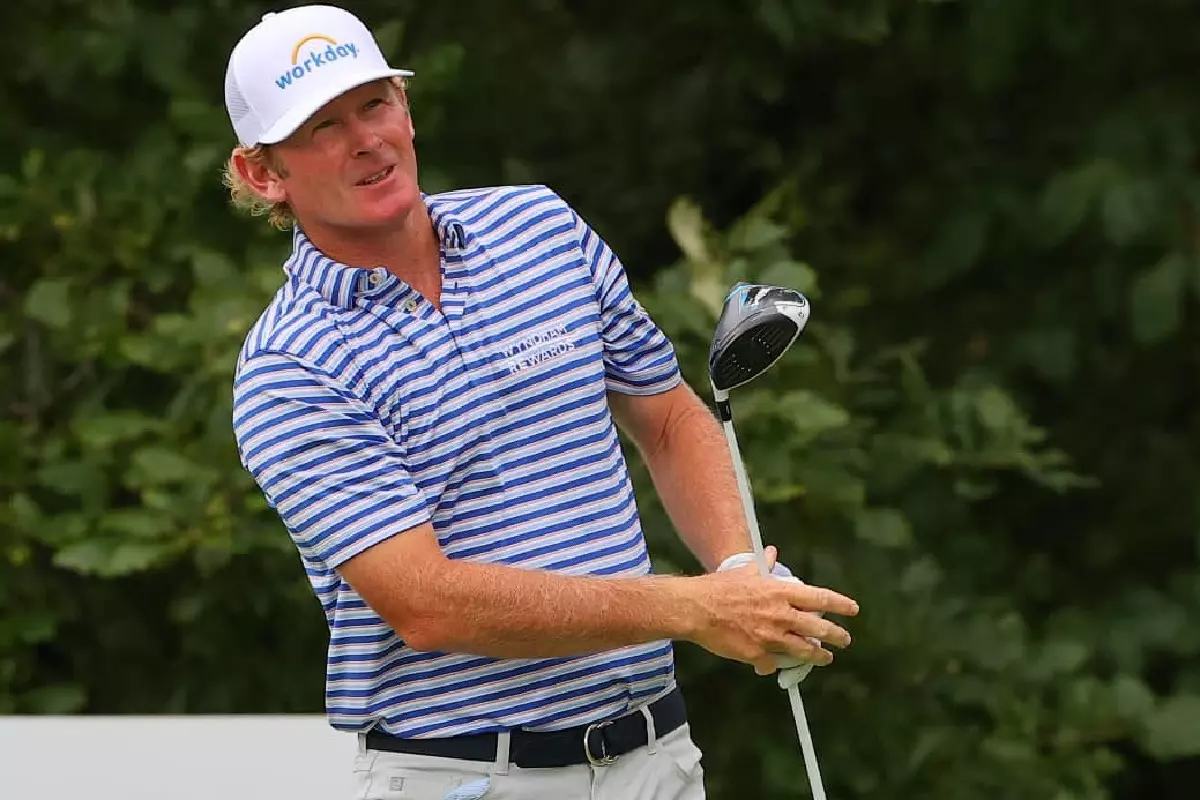 Brandt Snedeker drives