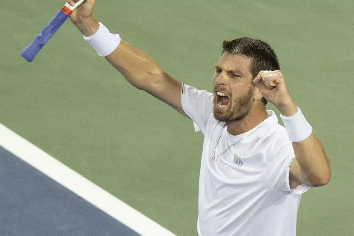Cameron Norrie celebrates after beating Carlos Alcaraz