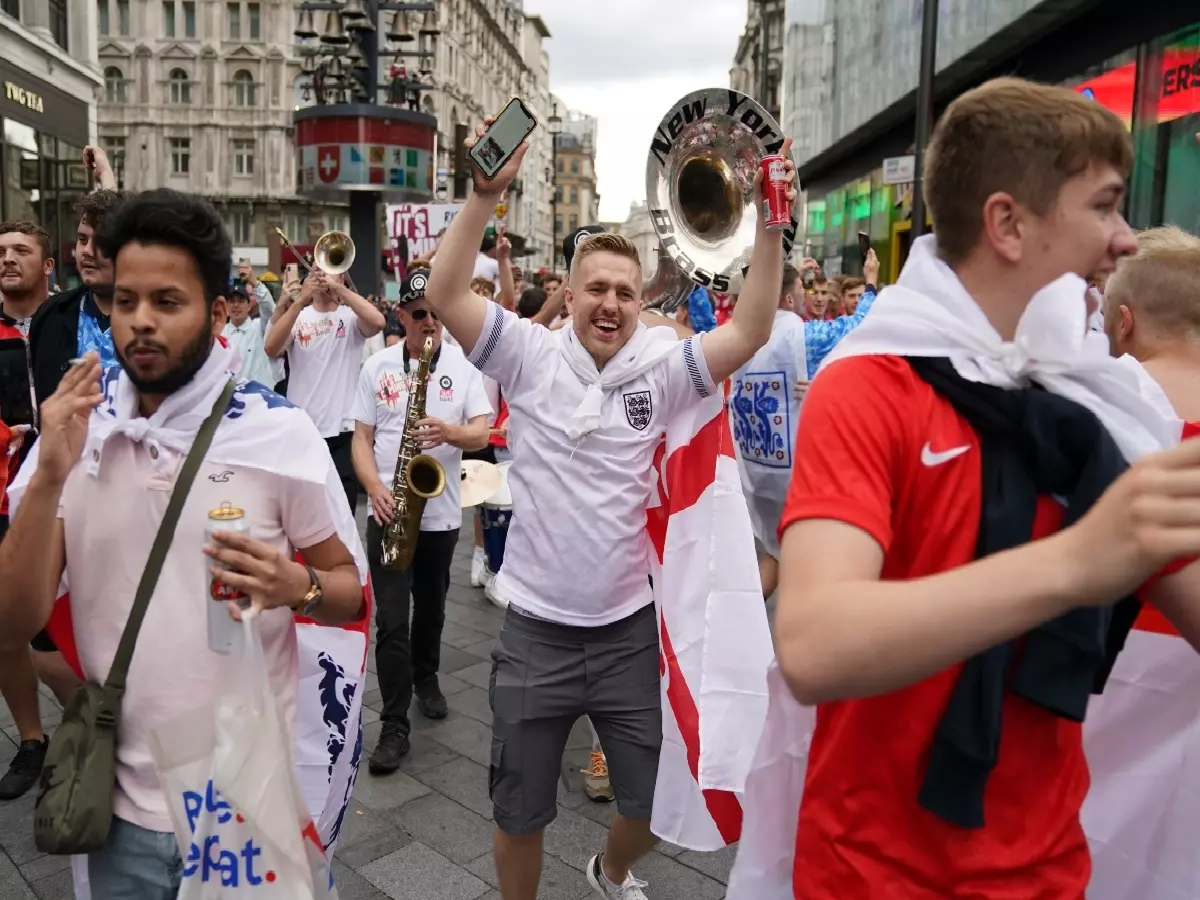 England fans Euro 2020 final