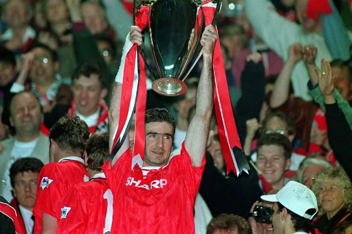 Eric cantona Man Utd Premier League trophy May93