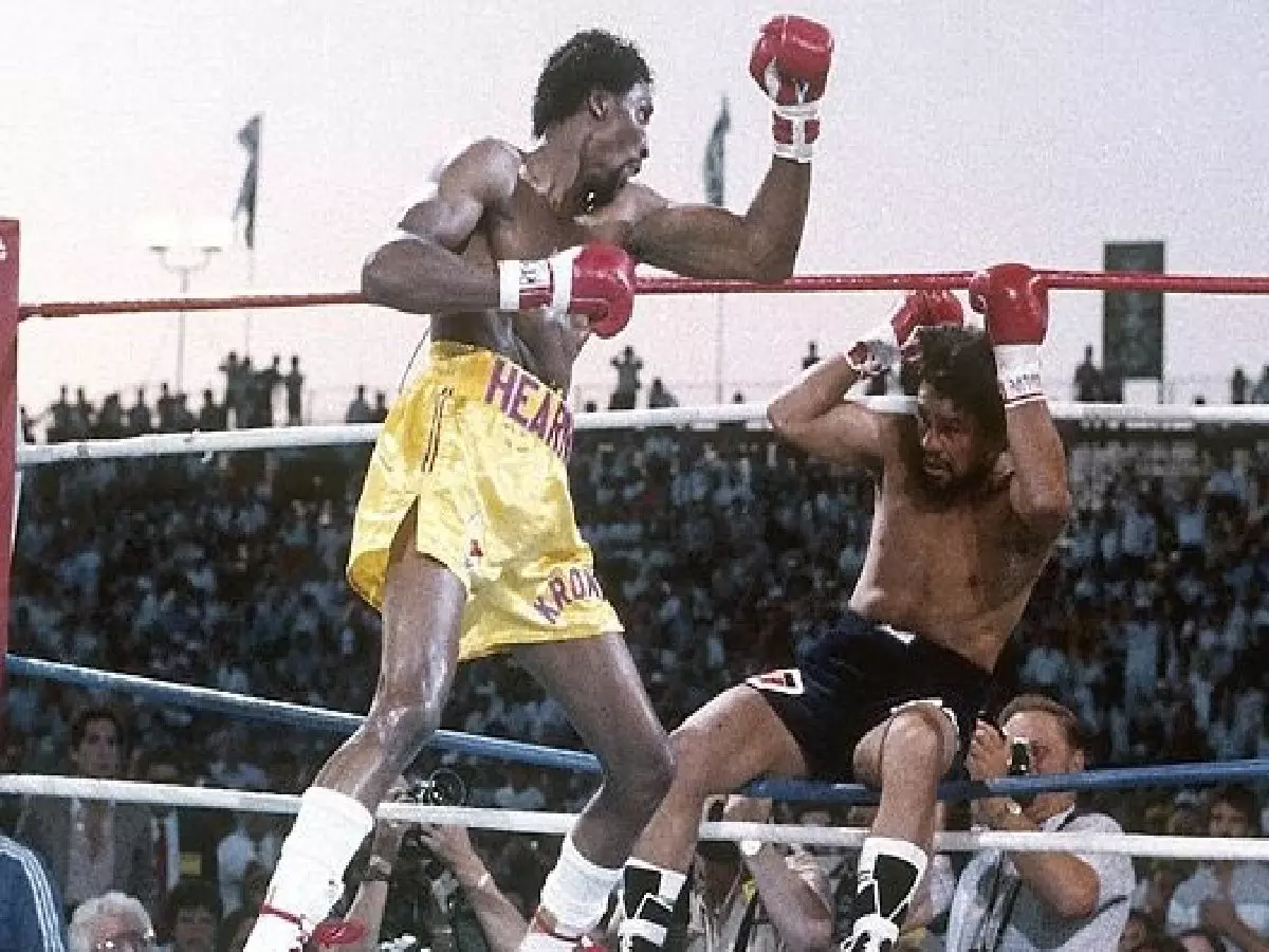 Hearns floors Duran