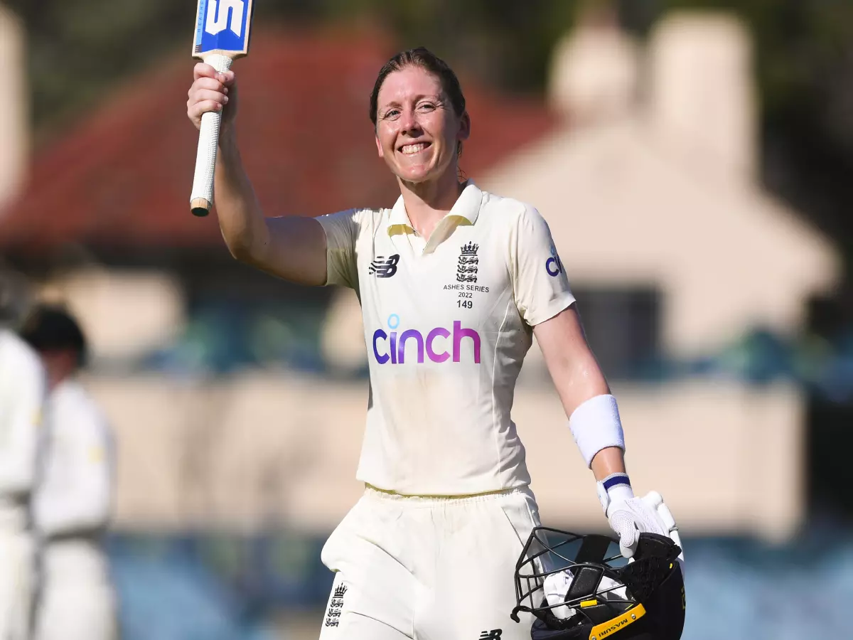 Heather Knight of England acknowledges the crowd after finishing on 127 runs not out on Day 2