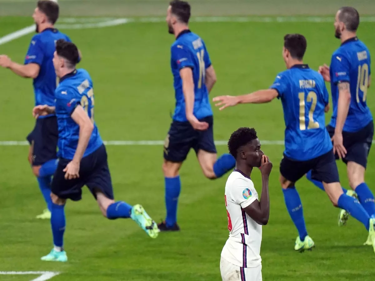 Italy celebrate Euro 2020 win Bukayo Saka miss Jul21