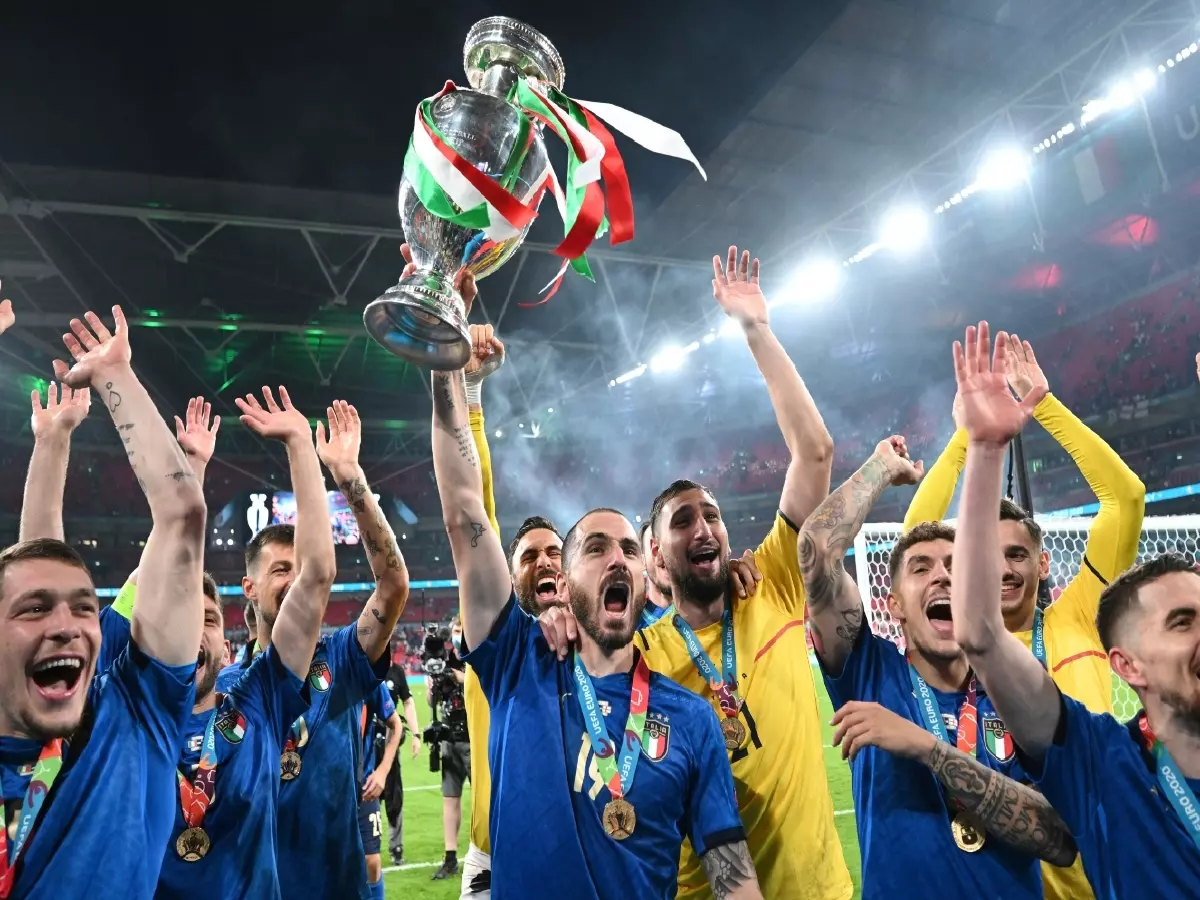 Italy Euro 2020 trophy Jul2021