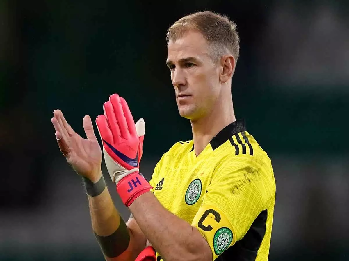 Joe Hart applauds Celtic fans
