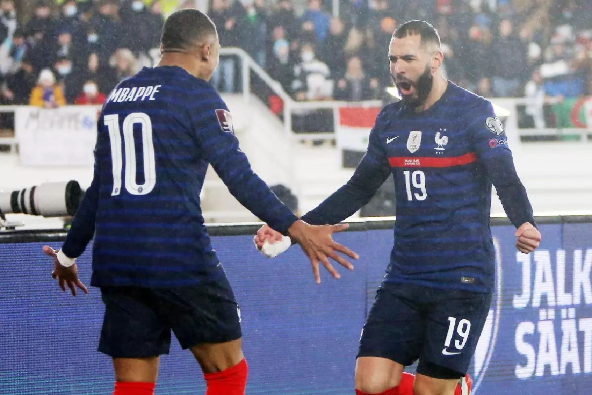 Kylian Mbappe Karim Benzema France Nov21