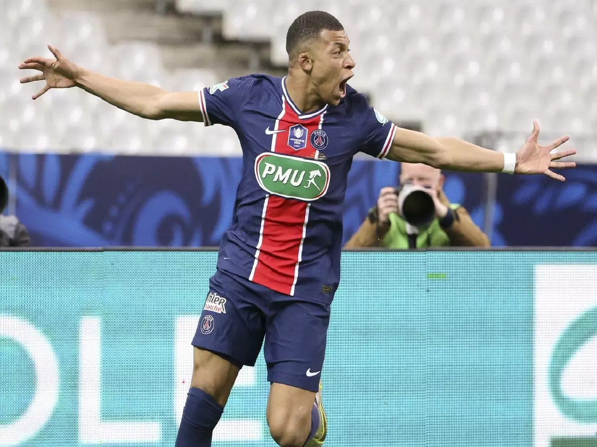 Kylian Mbappe celebrates Paris Saint-Germain May21