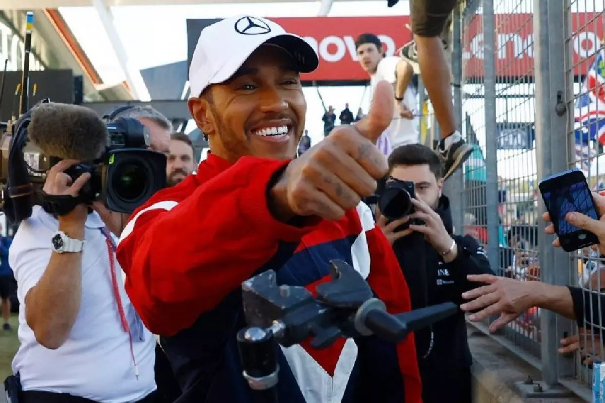 Lewis Hamilton thumbs up