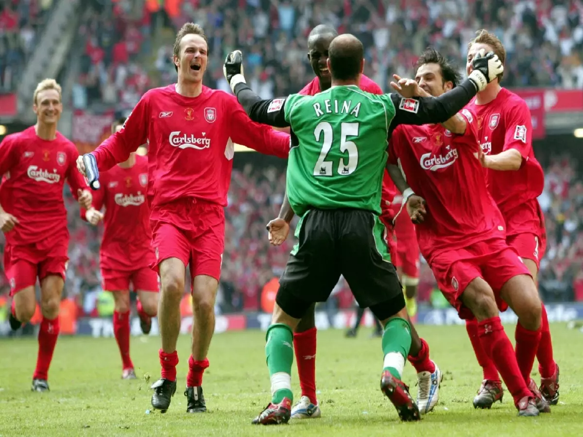 Liverpool FA Cup Pepe Reina May 06 celebration