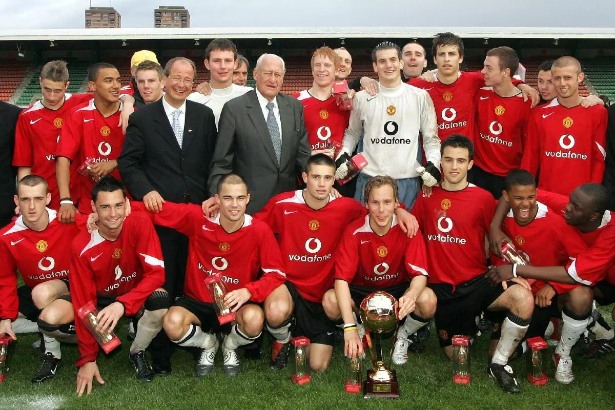 Manchester United win the 2005 Blue Stars/FIFA Youth Cup