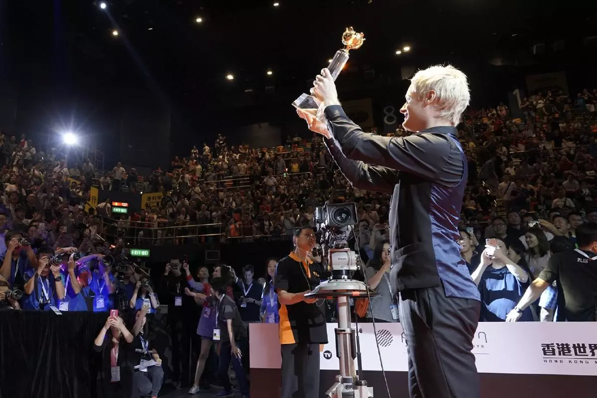 Neil Robertson winning the Hong Kong Masters in 2017