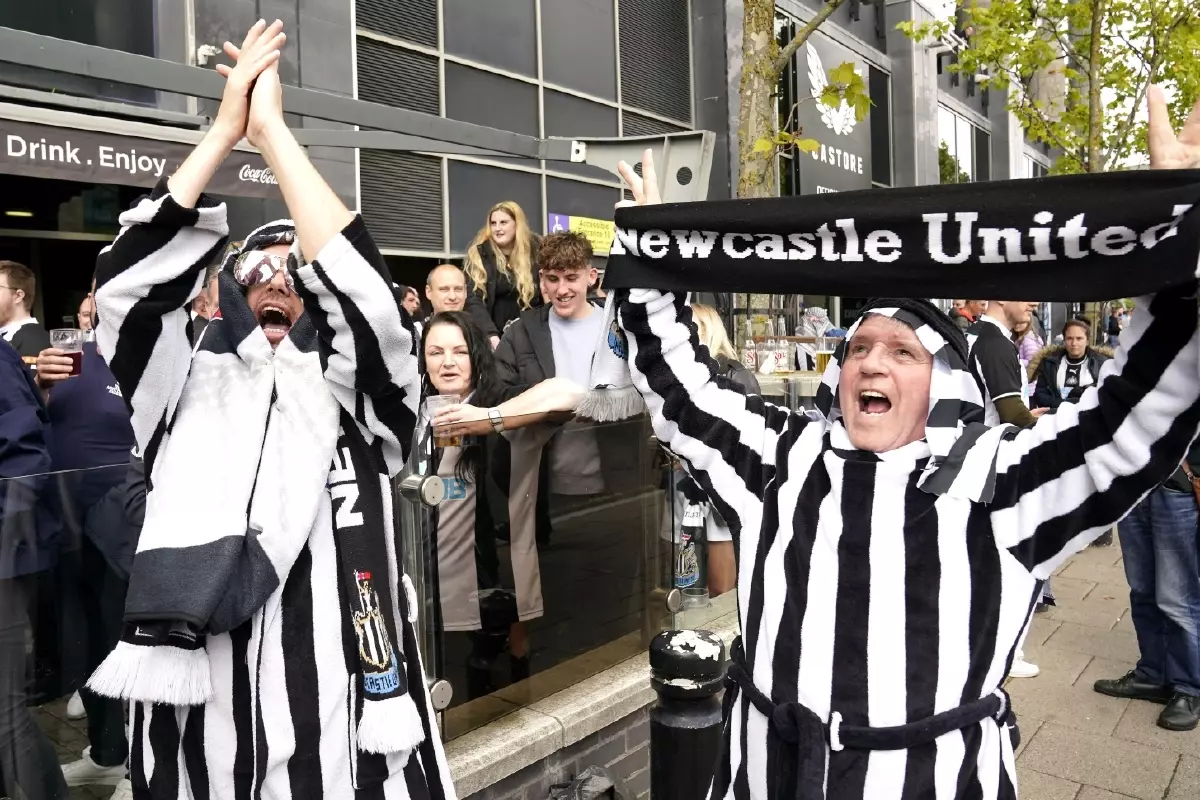Newcastle Saudi fans Oct21