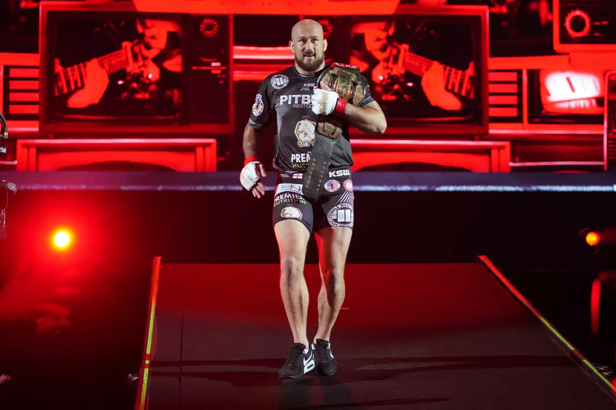 Phil De Fries in action at KSW