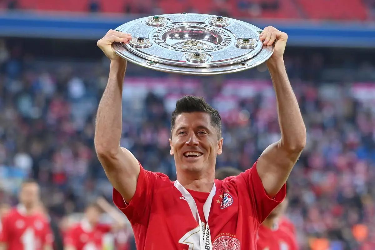 Robert Lewandowski with the Bundesliga shield