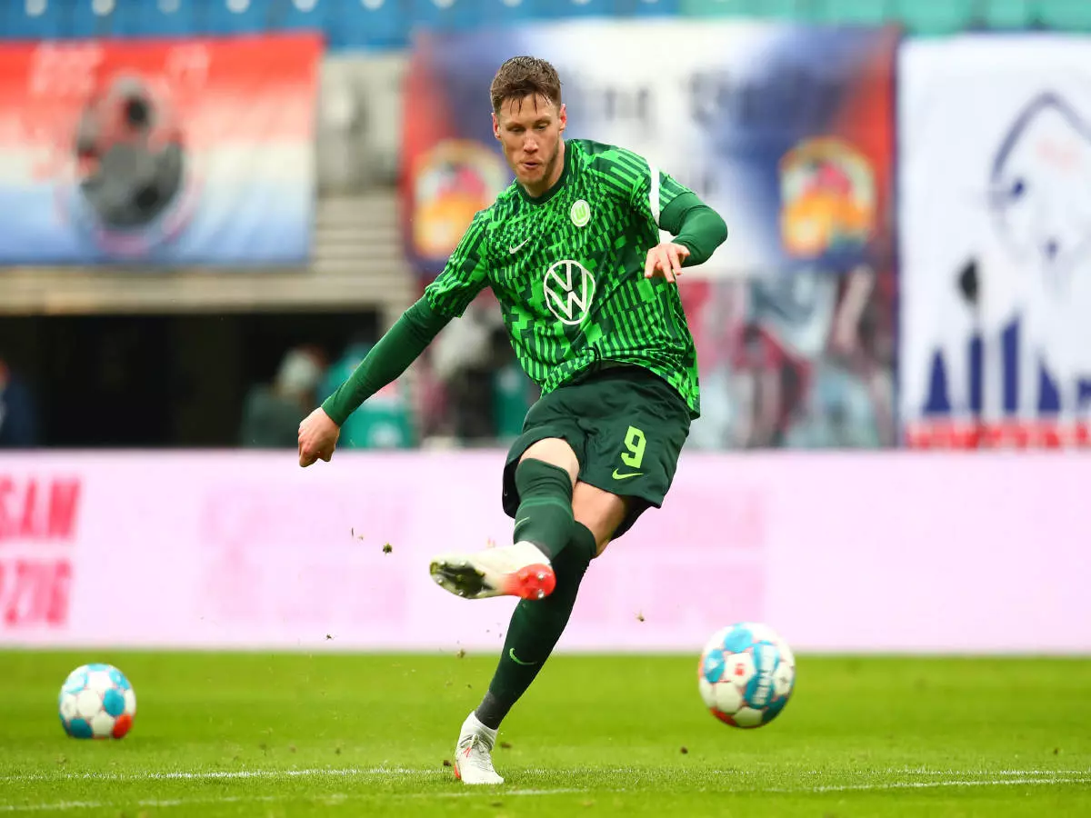 Wout Weghorst has completed a permanent transfer to Burnley