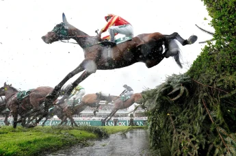 Top Ville Ben ridden by Thomas Dawson at Aintree
