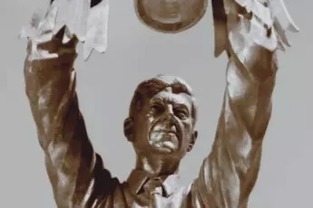 Arsene Wenger statue