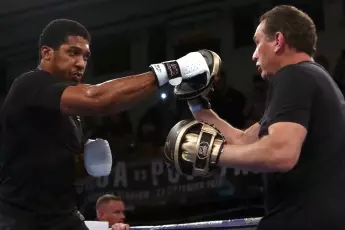 Rob McCracken training Anthony Joshua