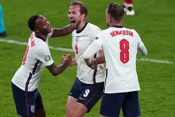Sterling, Kane, Henderson celebrate England Jul21