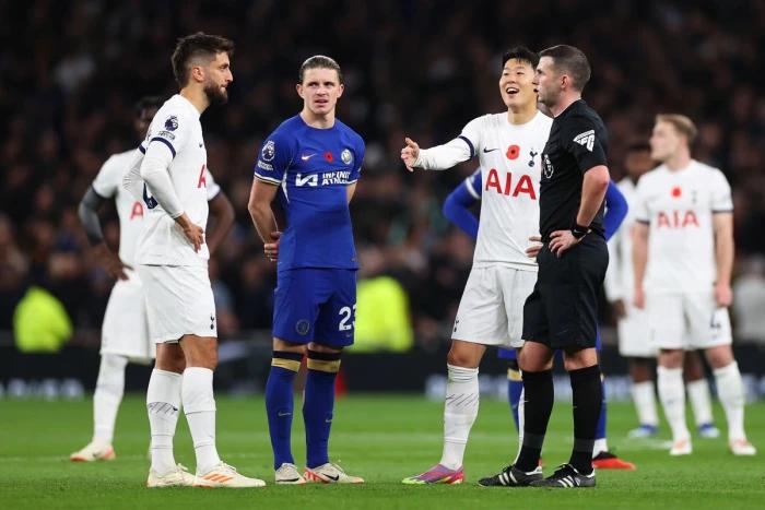 Players annoyed at ‘constant standing around’ waiting for VAR, says Tim Ream