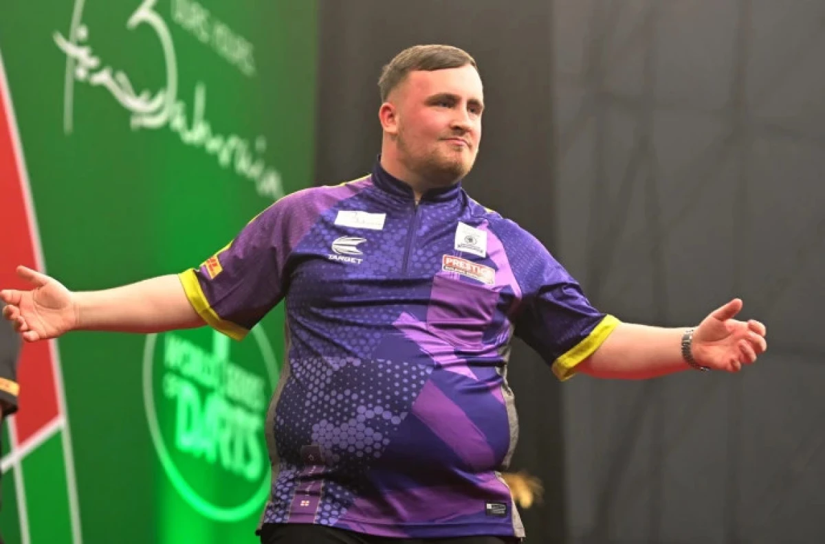 Luke Littler at the Bahrain Darts Masters