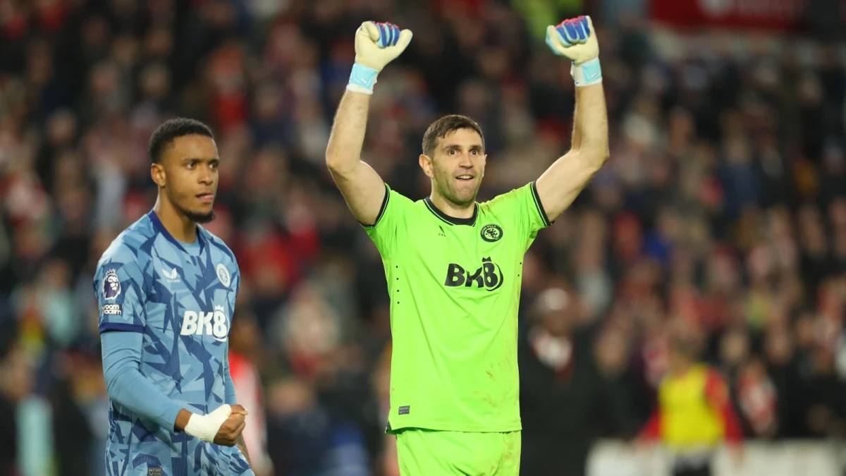 Aston Villa's Ezri Konsa and Emi Martinez