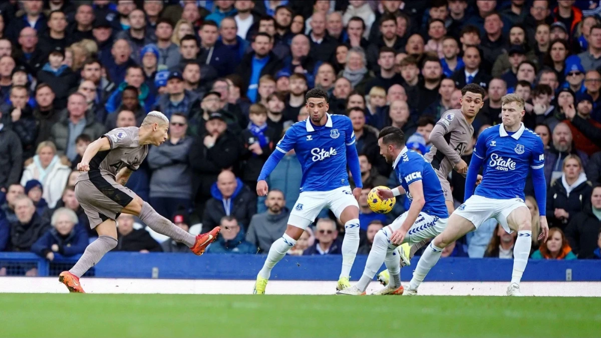 Tottenham's Richarlison scoring against Everton,