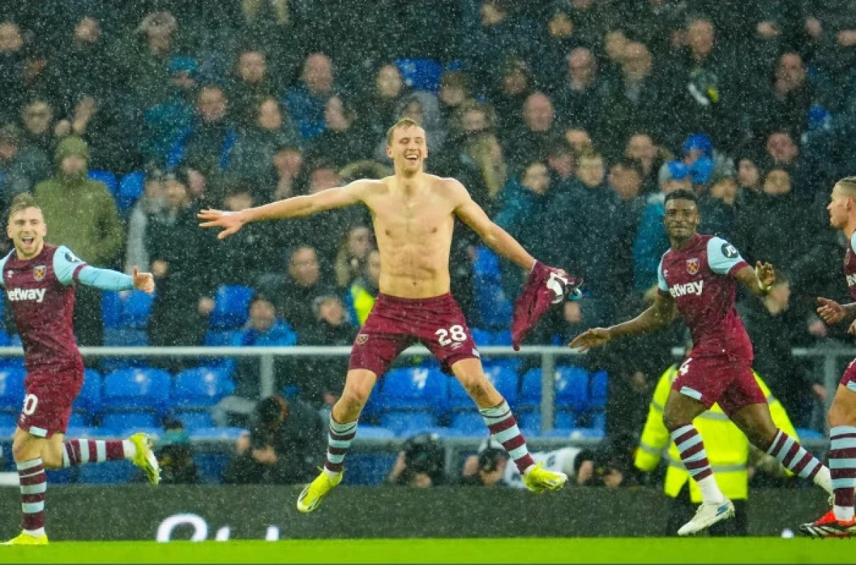 West Ham's Tomas Soucek celebrates scoring