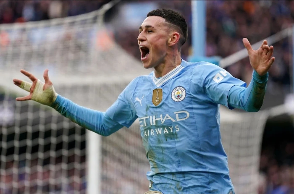 Manchester City's Phil Foden celebrates scoring