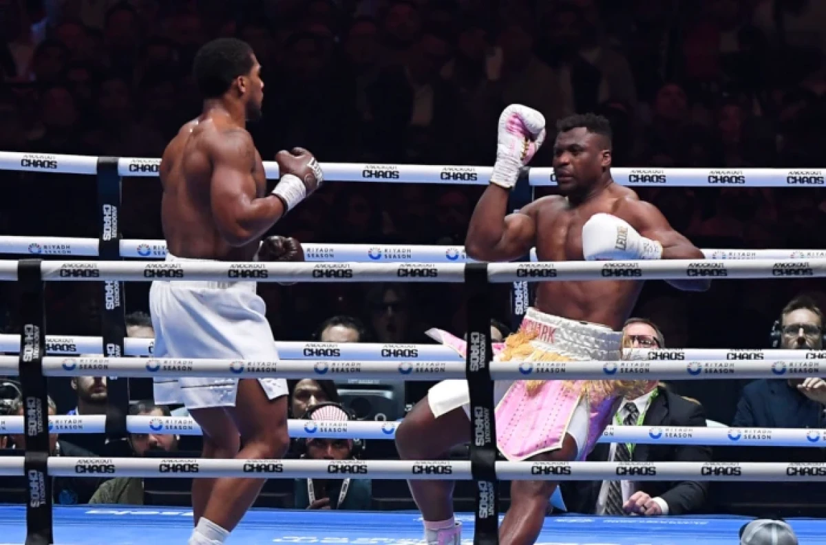 Anthony Joshua defeats Francis Ngannou