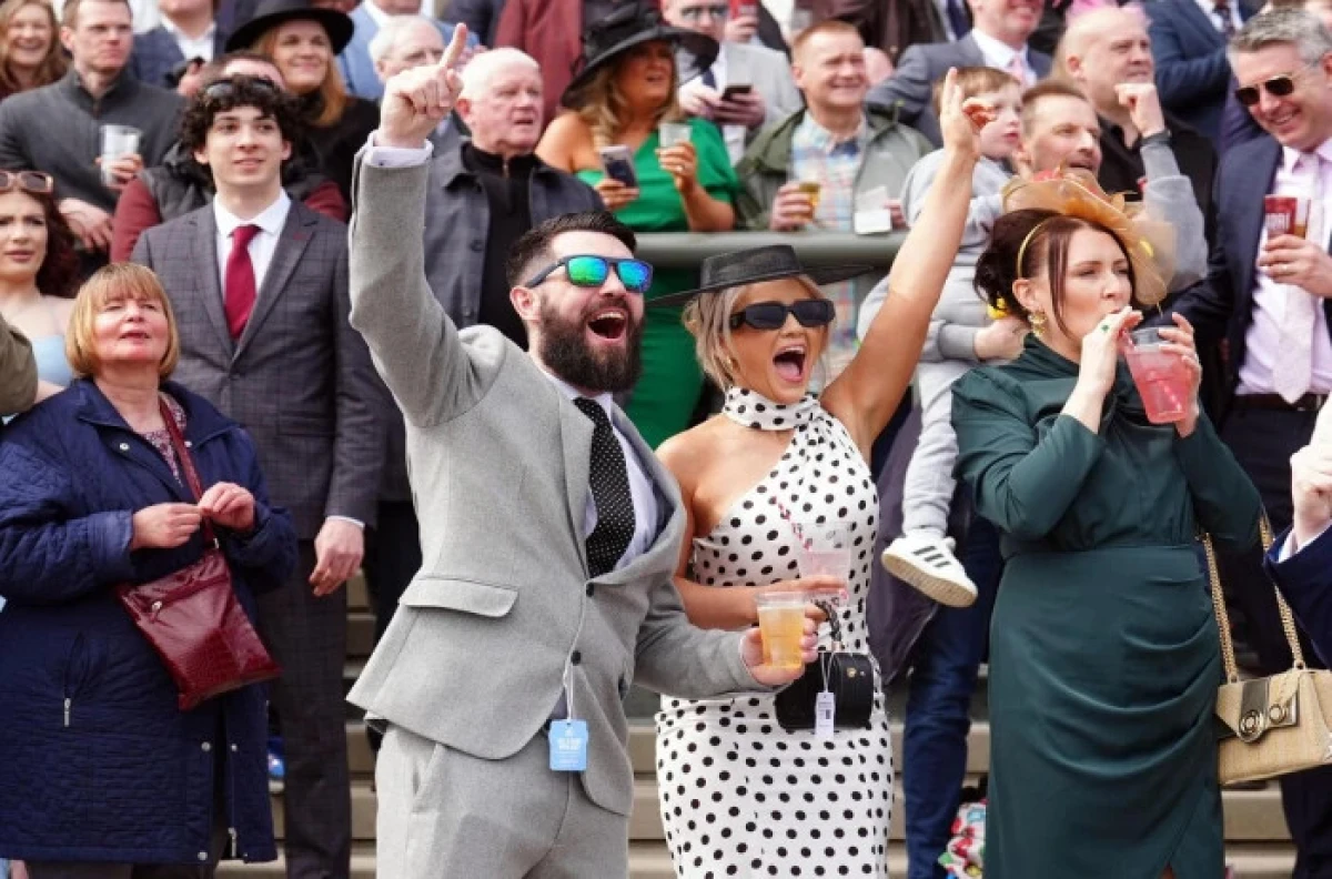 Aintree racegoers