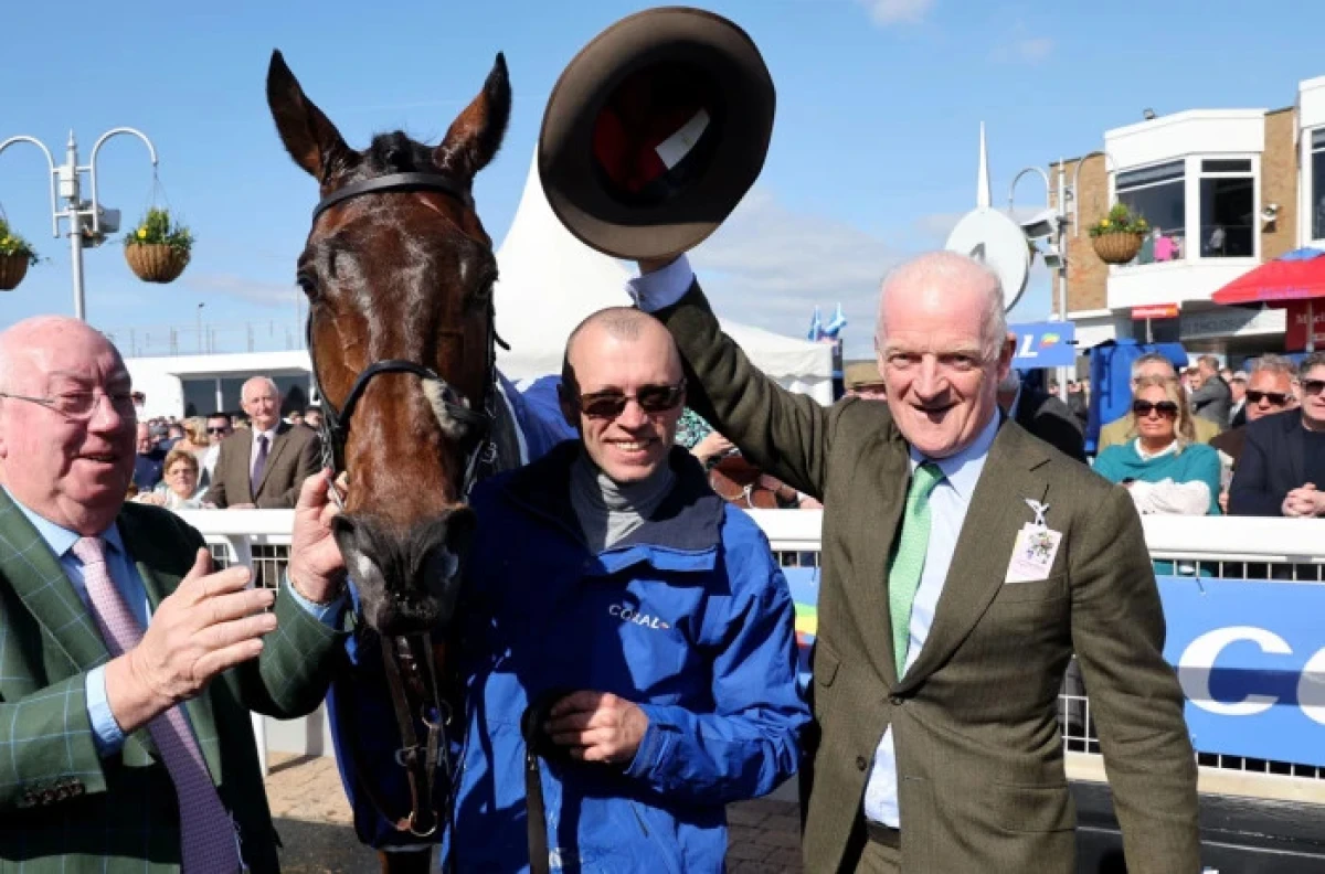 Winning horse Macdermott with trainer Willie Mullins