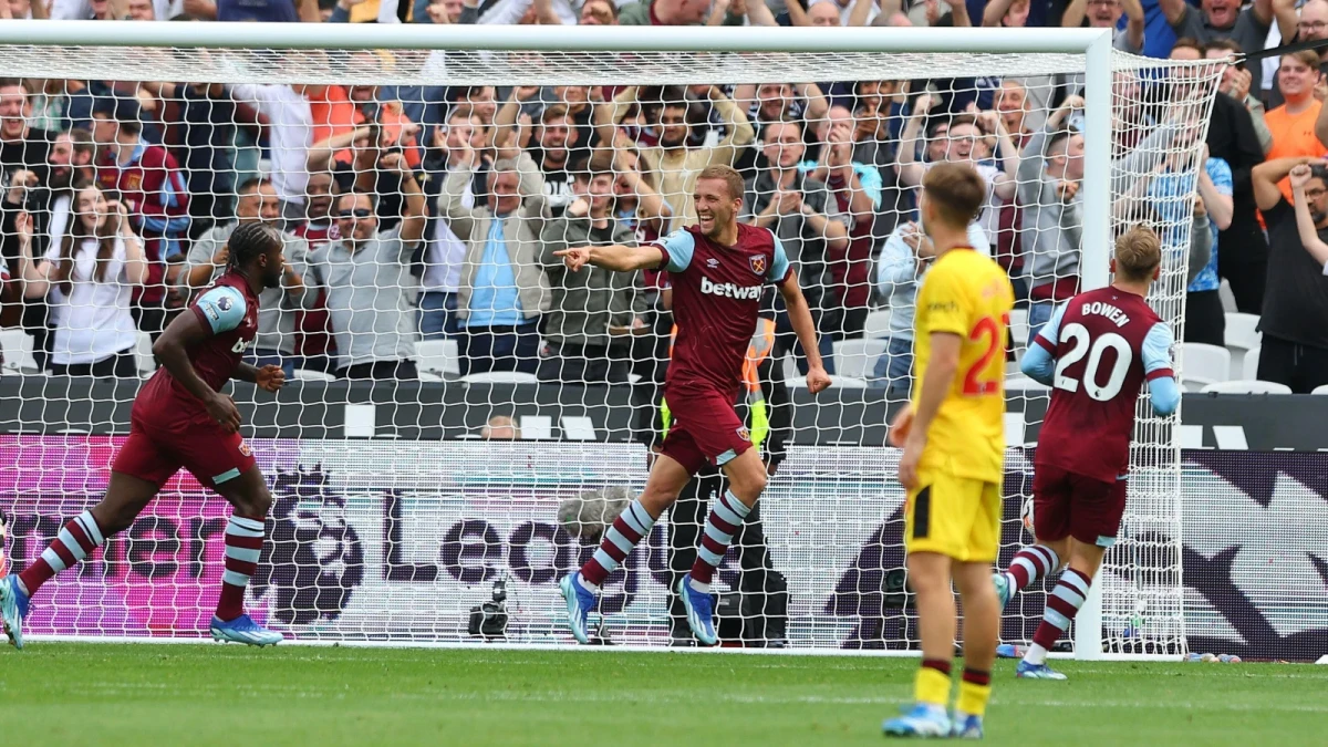 Tomas Soucek celebrates a goal