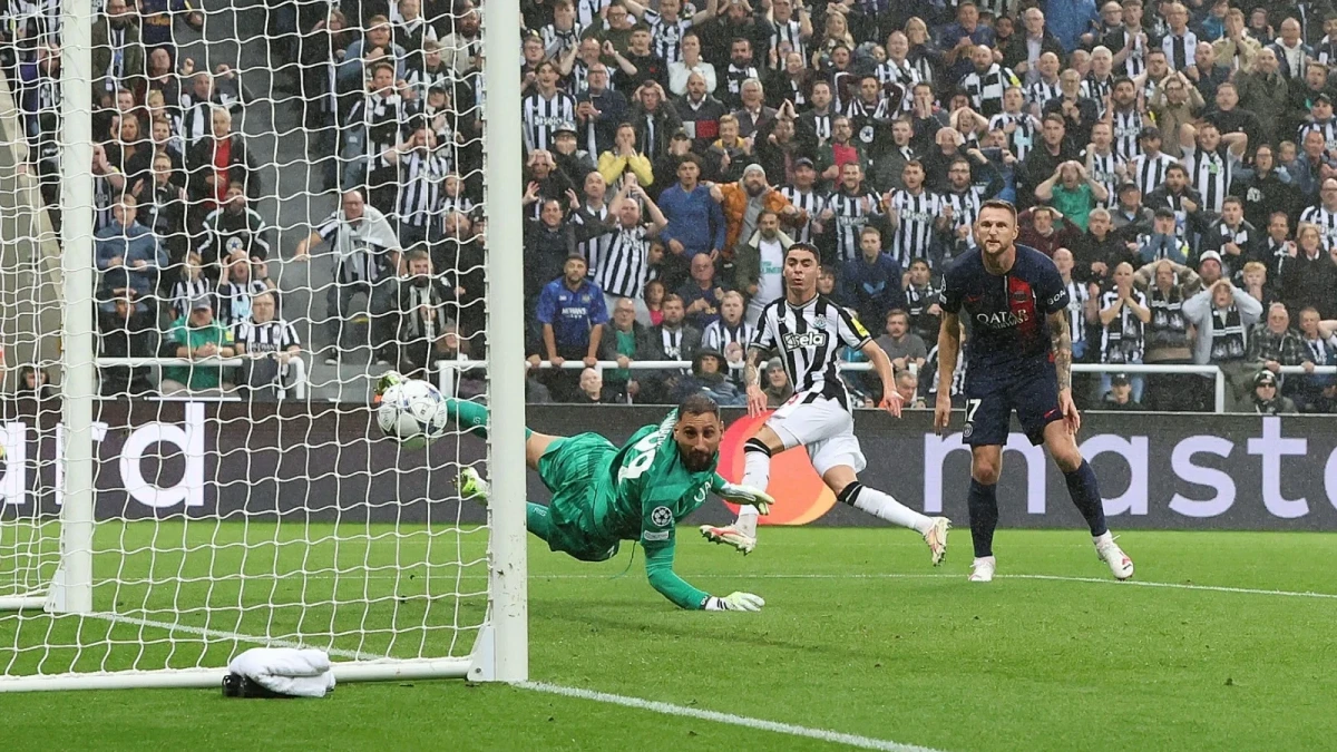 Miguel Almiron of Newcastle United scores