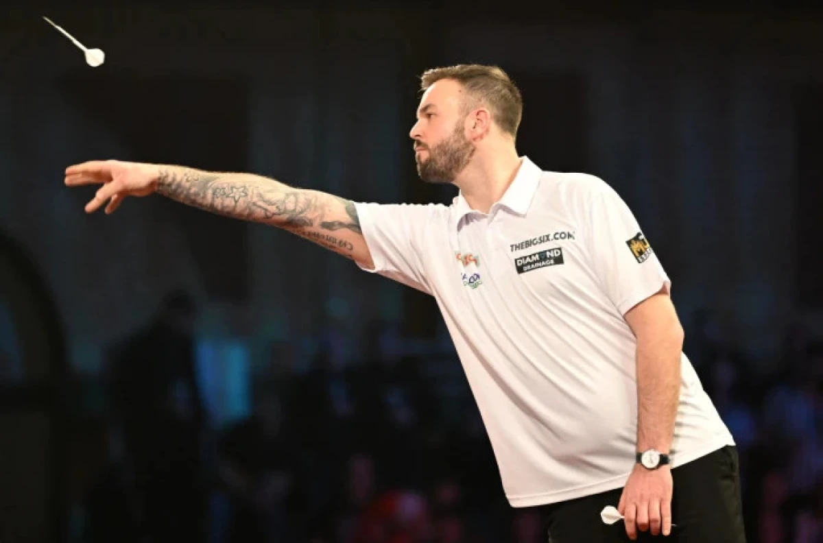 Ross Smith in action during his match with Dirk van Duijvenbode - Dec 2022