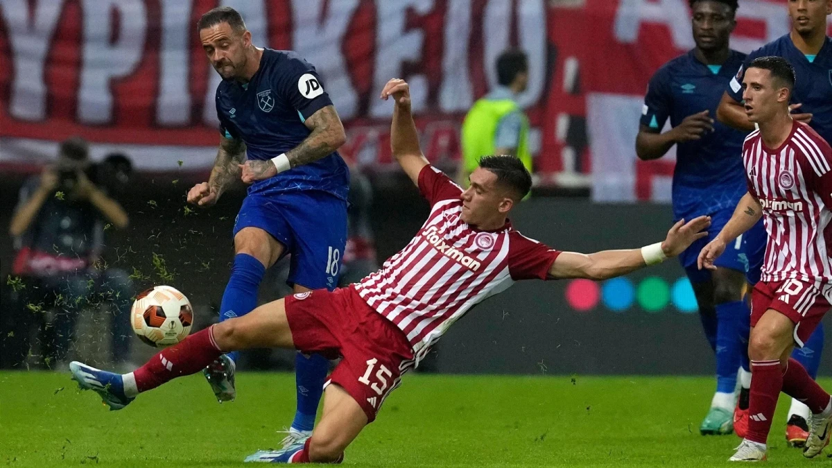 Sotiris Alexandropoulos of Olympiacos and Danny Ings