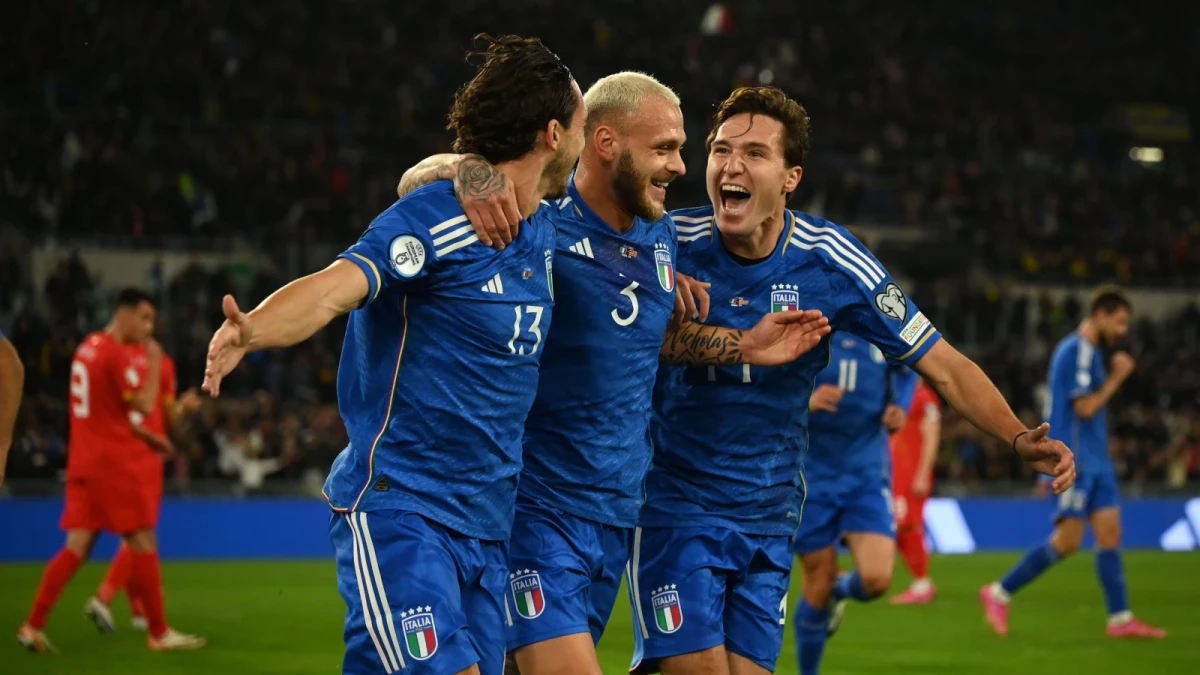 Matteo Darmian, Federico Dimarco and Federico Chiesa