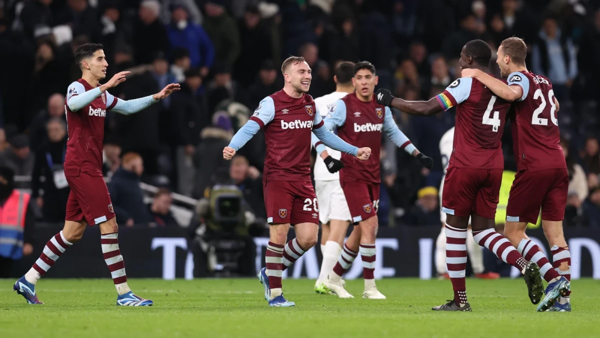 Jarrod Bowen and West Ham celebrate