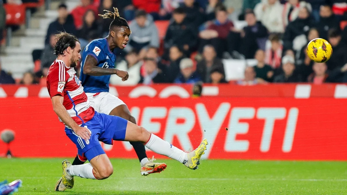 Ignasi Miquel of Granada CF and Nico Williams of Athletic Club in action.