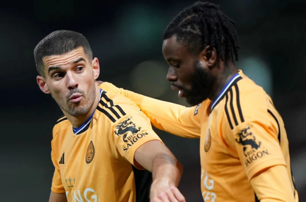 Leicester City's Stephy Mavididi and Conor Coady
