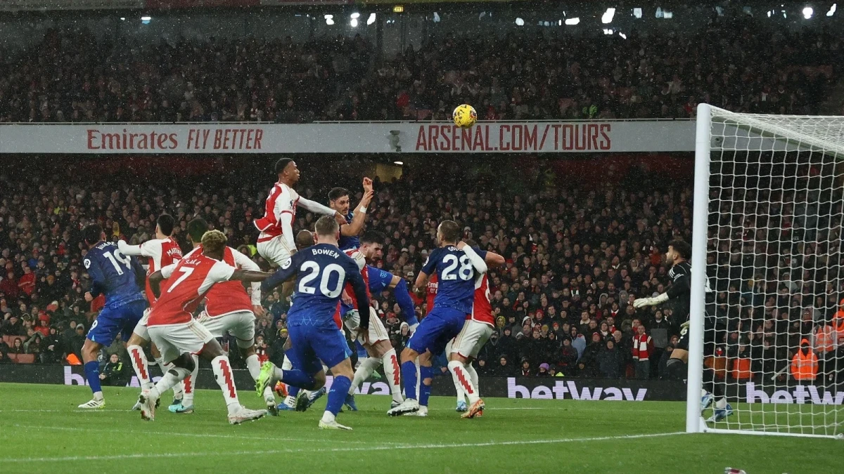 Konstantinos Mavropanos scores for West Ham