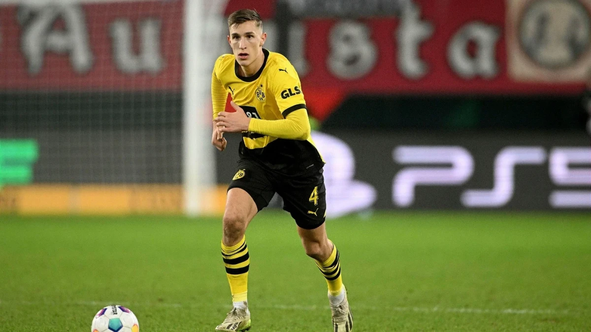 Nico Schlotterbeck of Borussia Dortmund