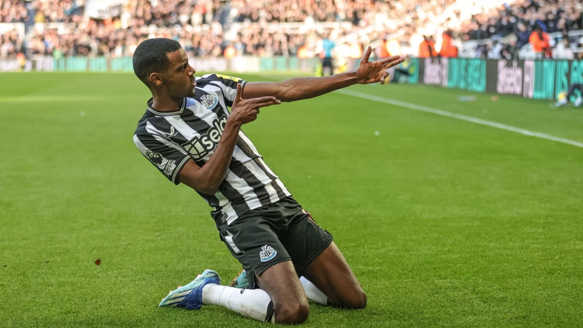 Alexander Isak scores for Newcastle